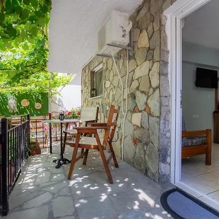 Famelia Studios Lampiris Potos Exterior photo