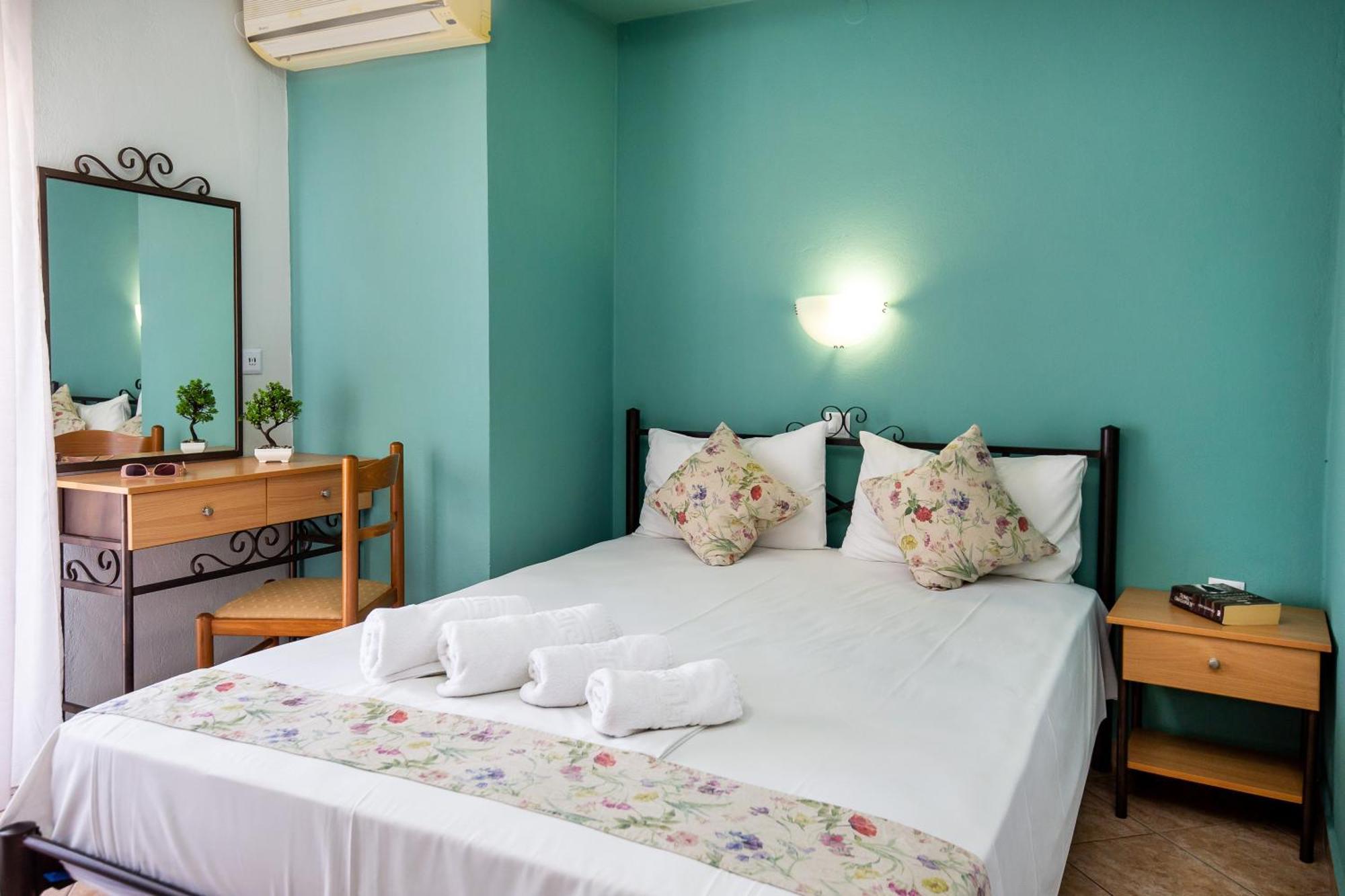 Famelia Lampiris Apartment Potos