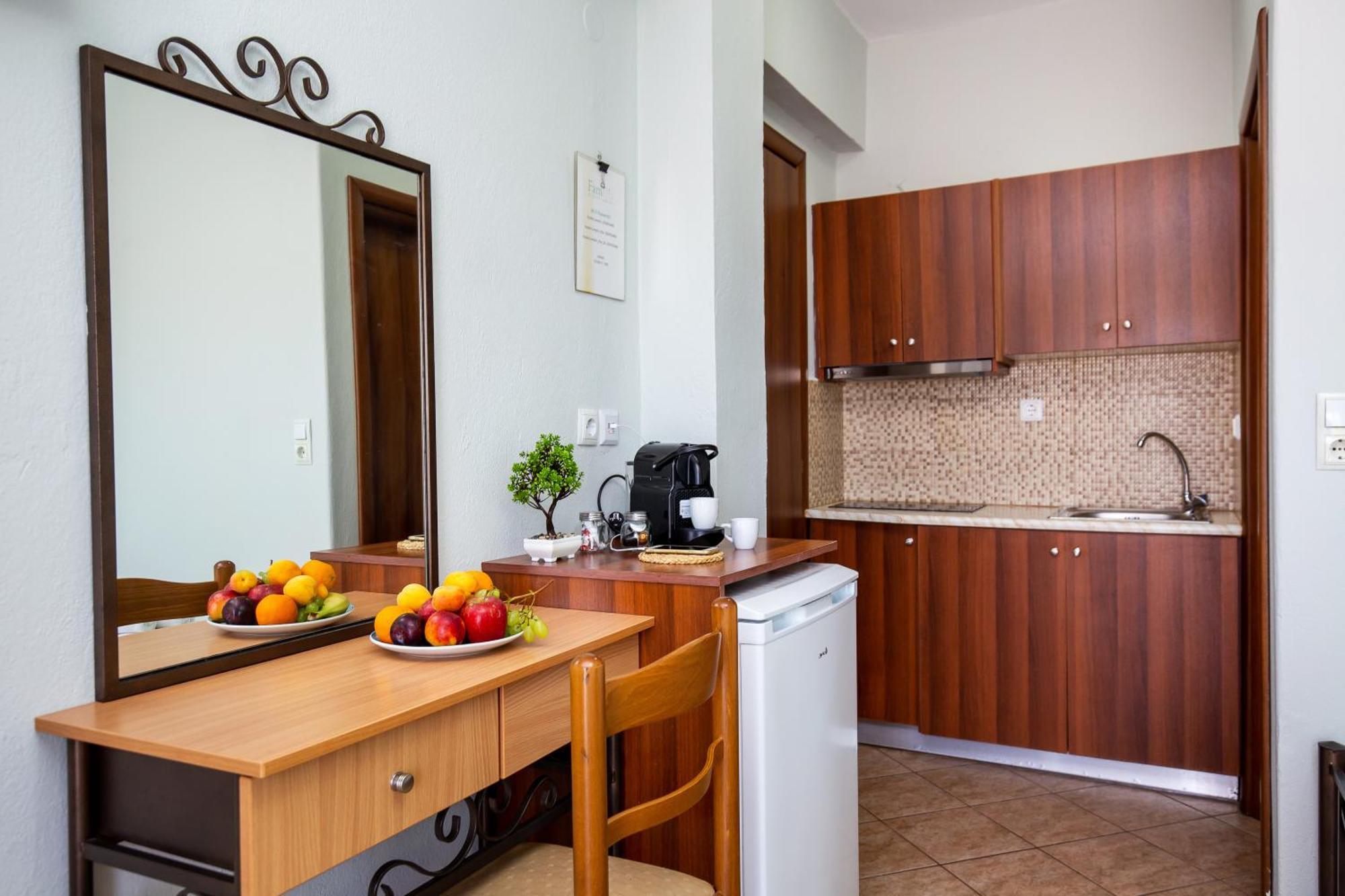 Famelia Lampiris Apartment Potos